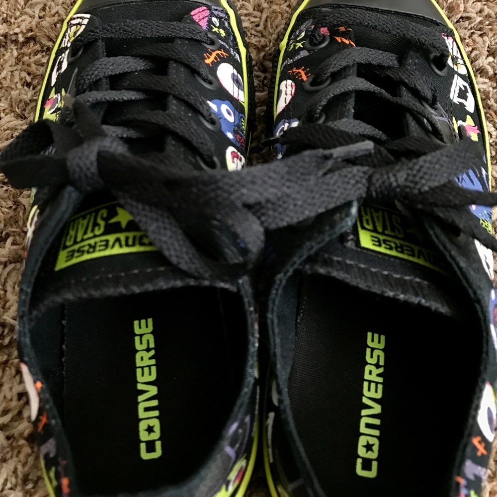 KIDS HALLOWEEN ZOMBIE SKULL EYEBALL MONSTER VAMPIRE BLACK GREEN LOW TOP SHOES 2 - Picture 5 of 7